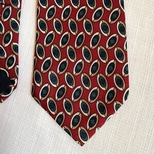 Brooks Brothers Deep Red Oval Print Silk Tie Made‎ in the USA Very Nice